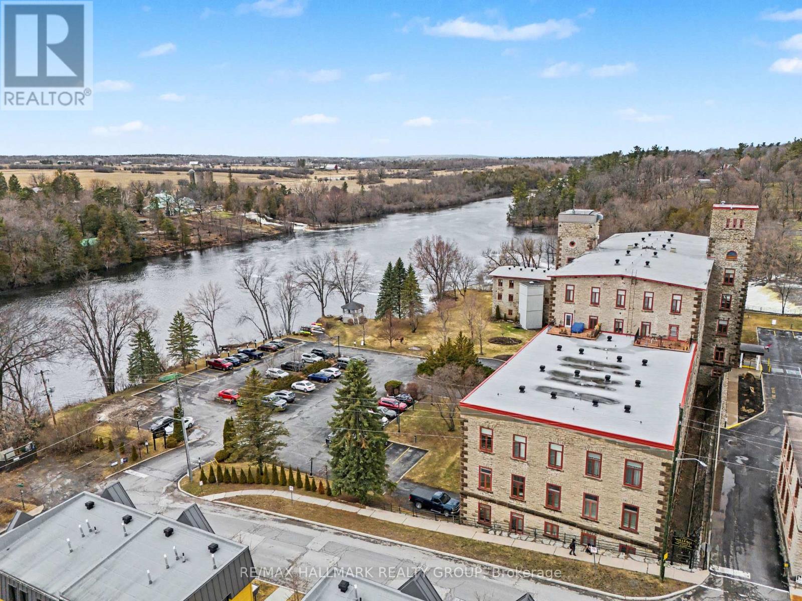 206 - 1 Rosamond Street E