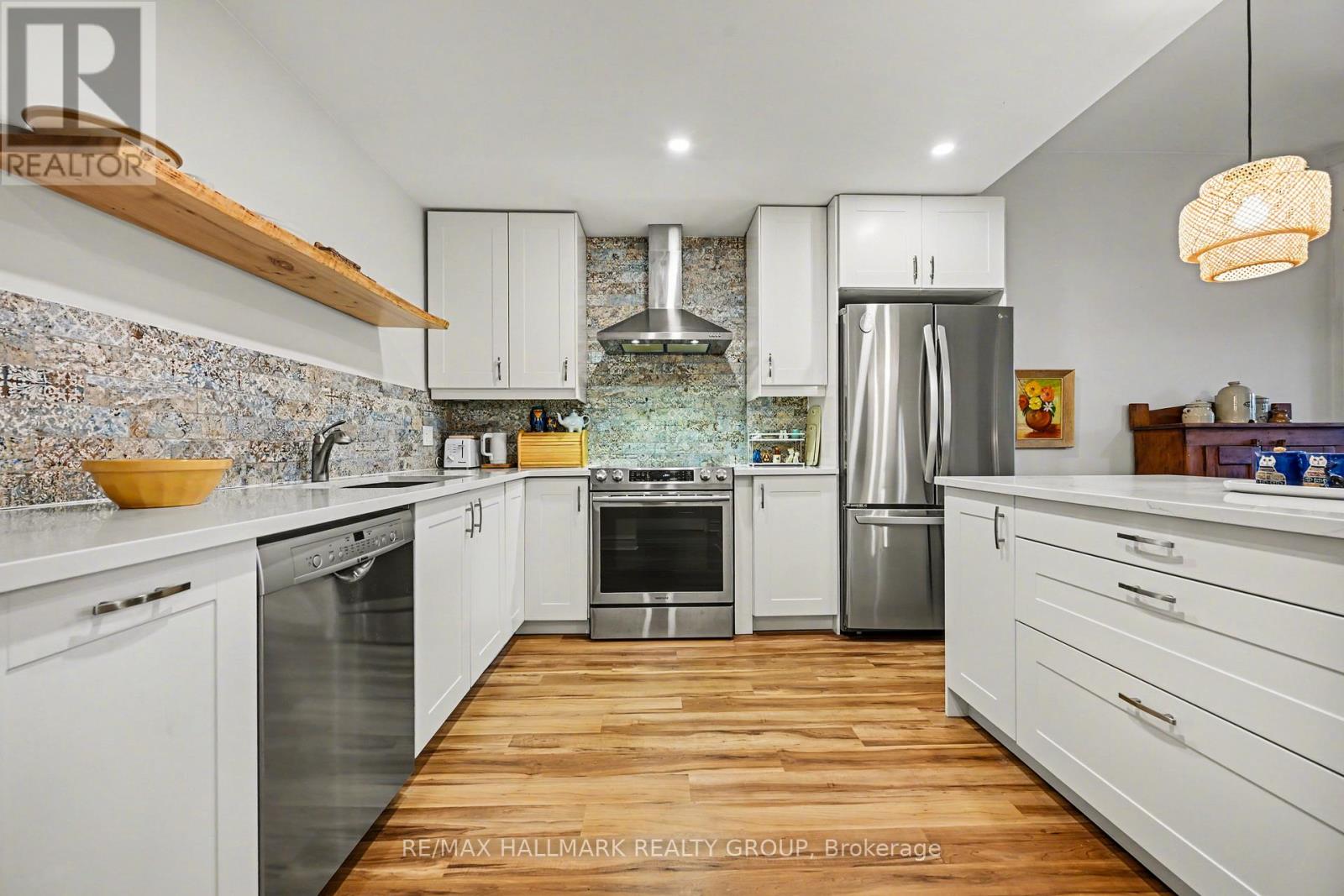 206 - 1 Rosamond Street E