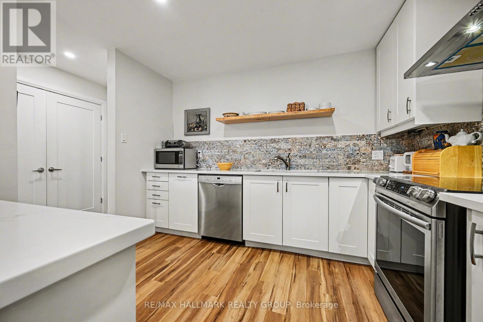 206 - 1 Rosamond Street E