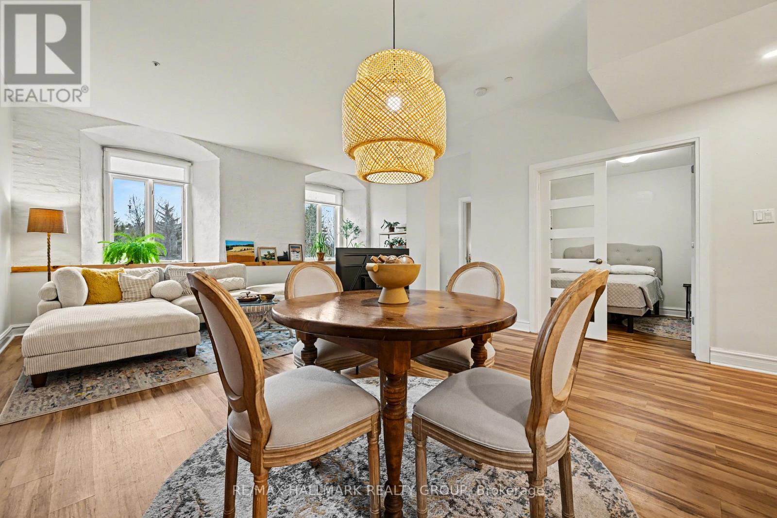 206 - 1 Rosamond Street E