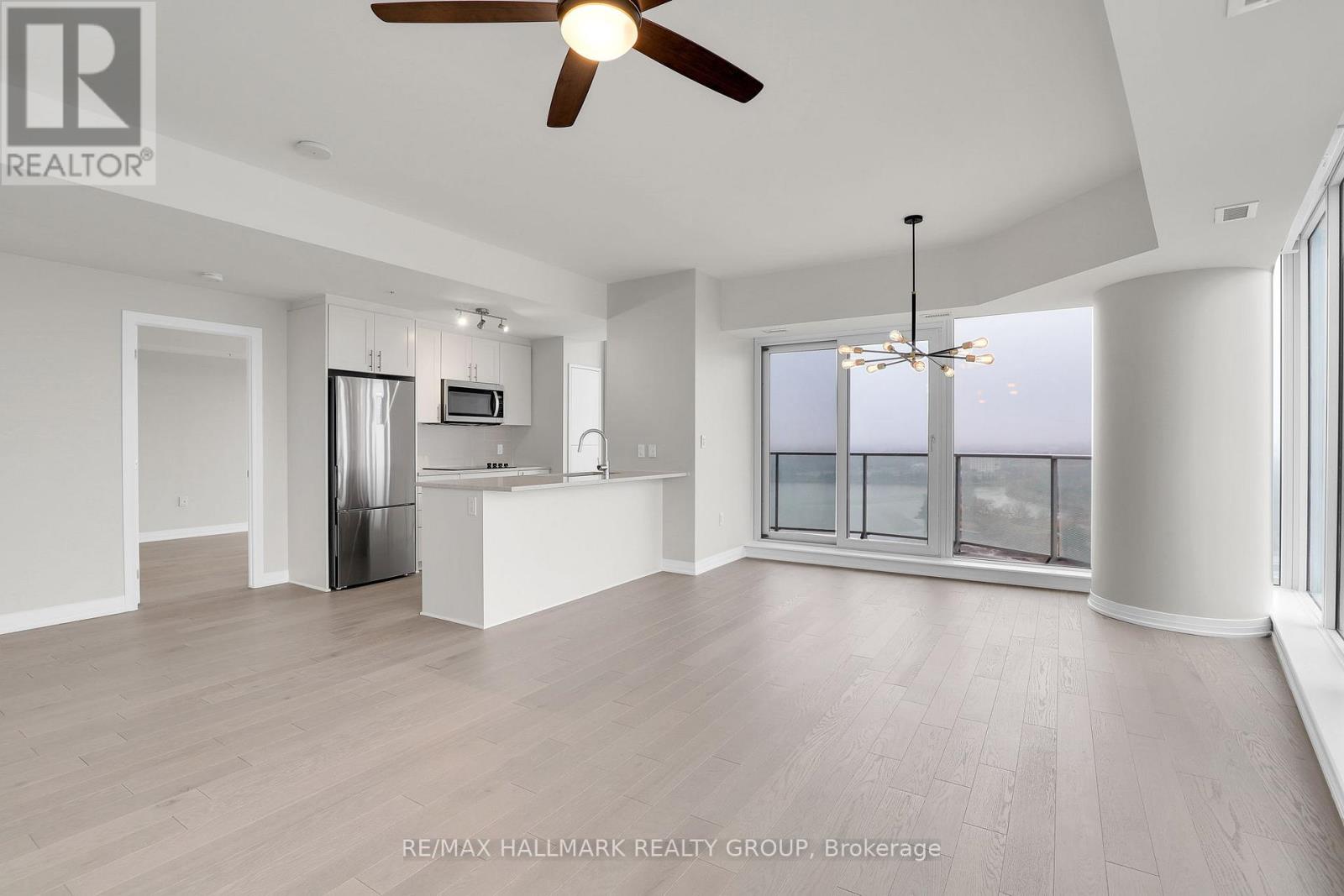 1904 - 805 Carling Avenue