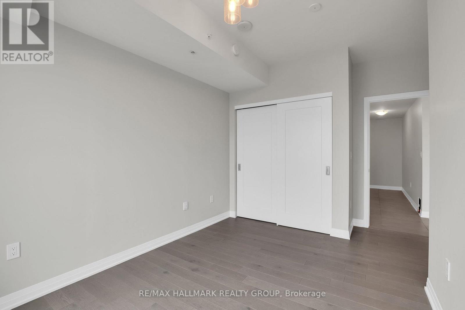 1904 - 805 Carling Avenue