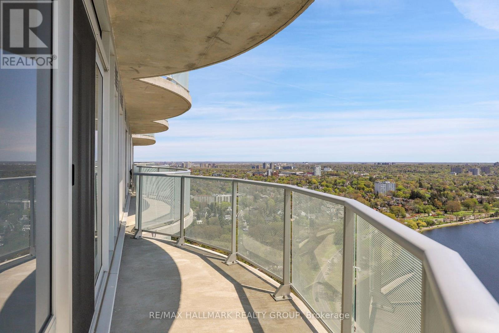 1904 - 805 Carling Avenue