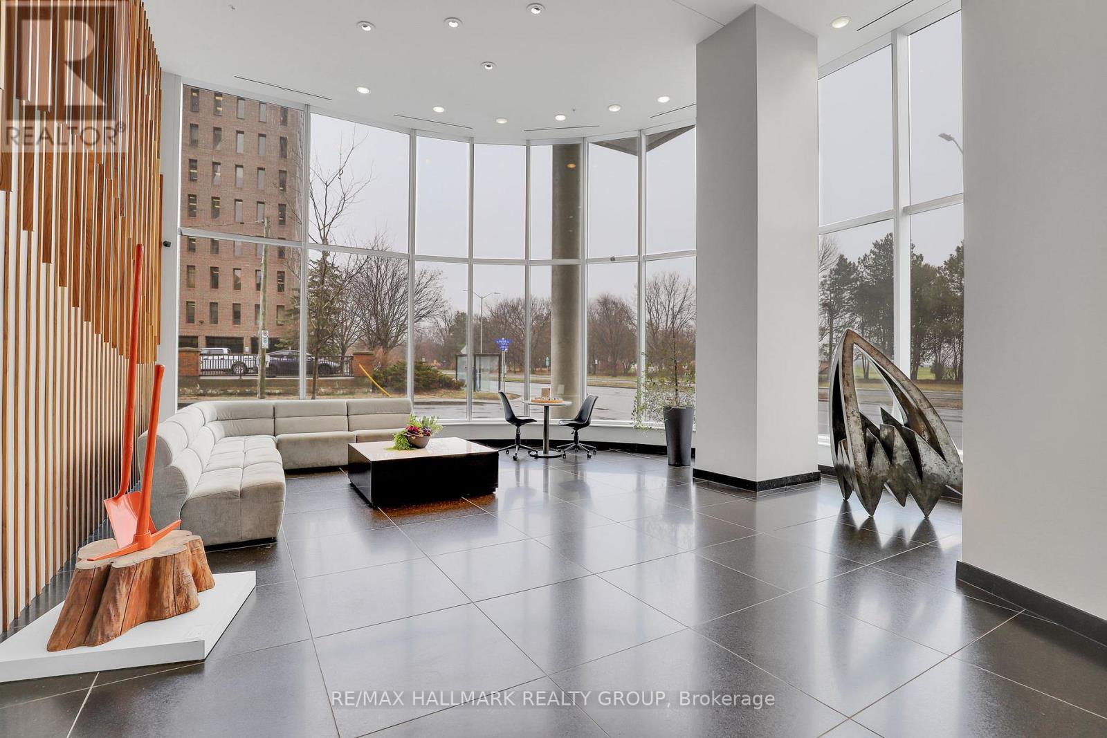 1904 - 805 Carling Avenue