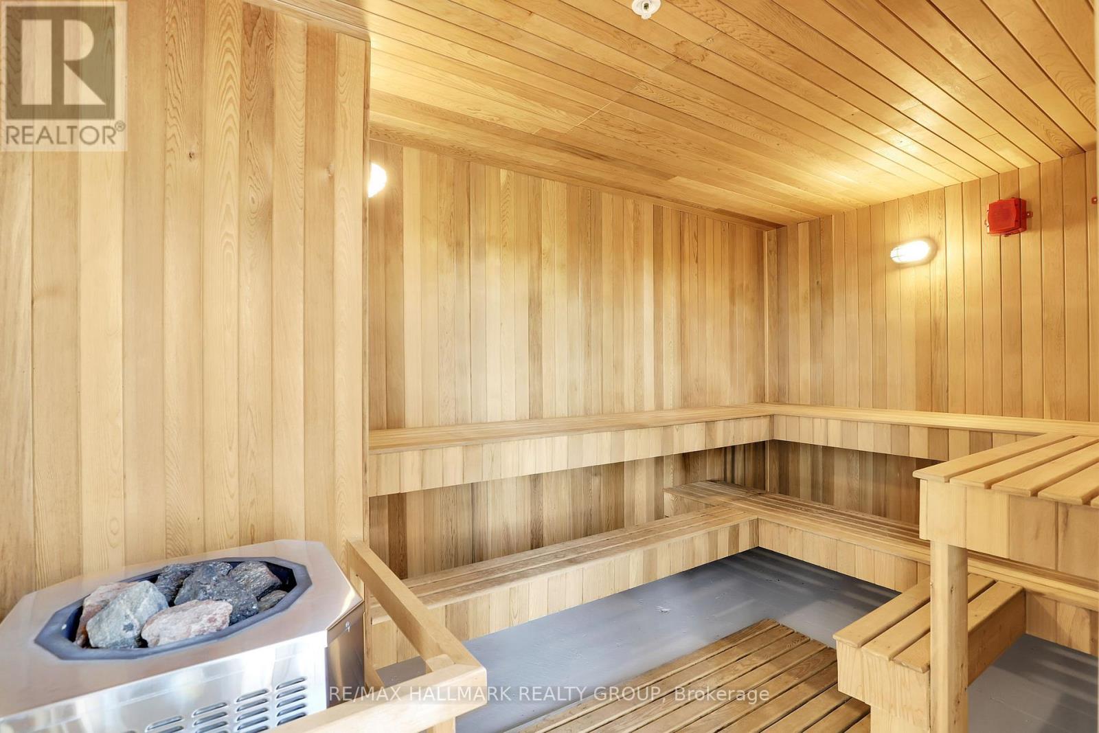 1904 - 805 Carling Avenue