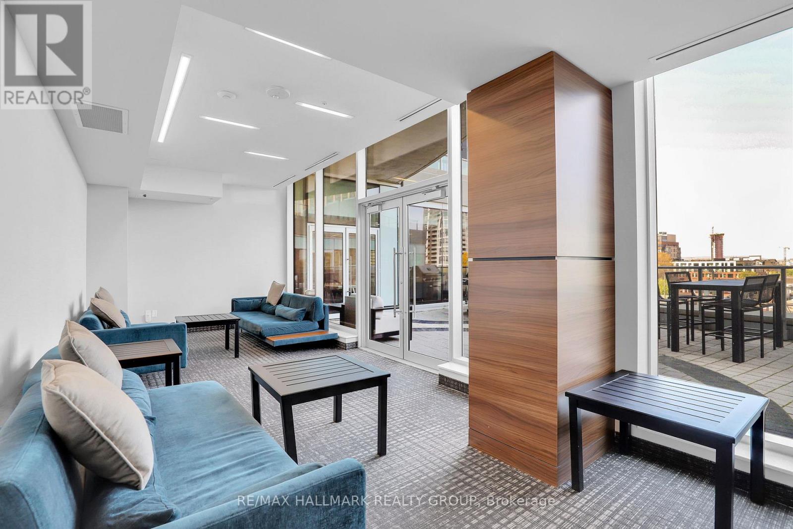 1904 - 805 Carling Avenue