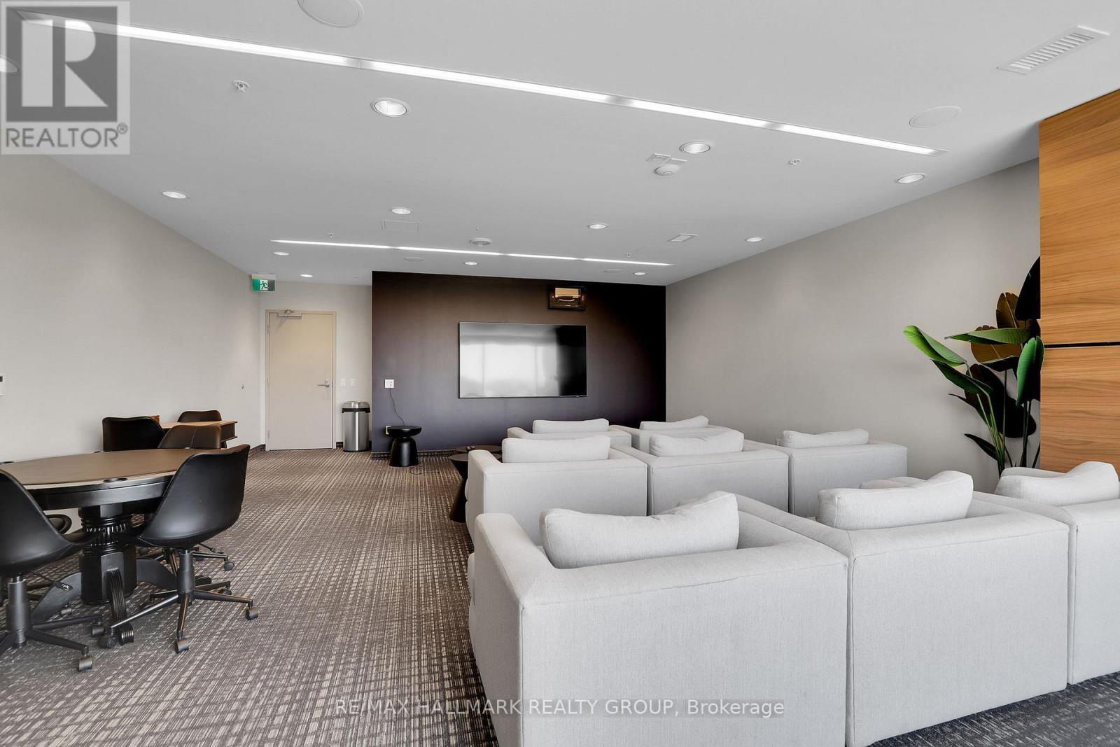 1904 - 805 Carling Avenue