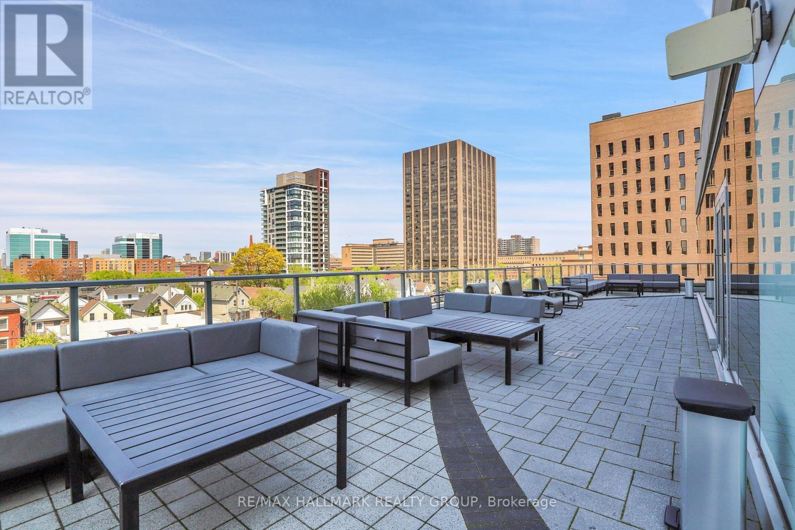 1904 - 805 Carling Avenue