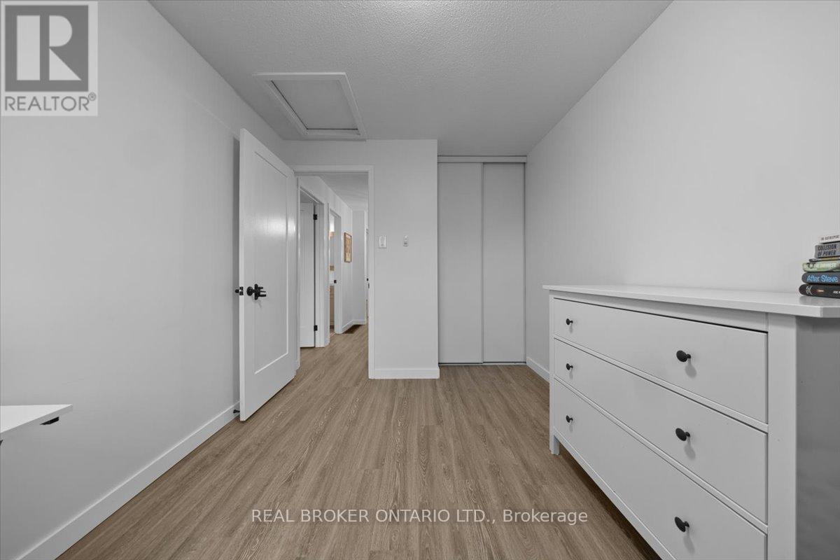 2049 Stonehenge Crescent