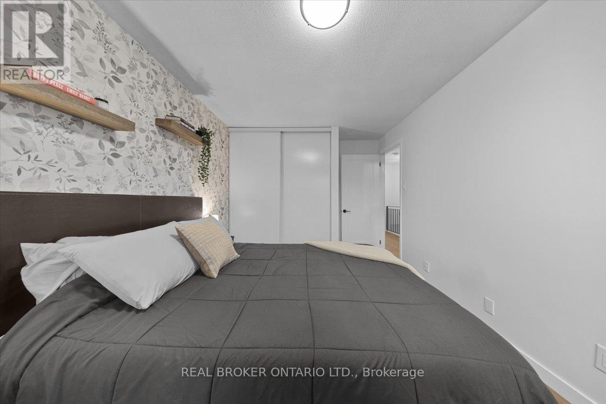 2049 Stonehenge Crescent