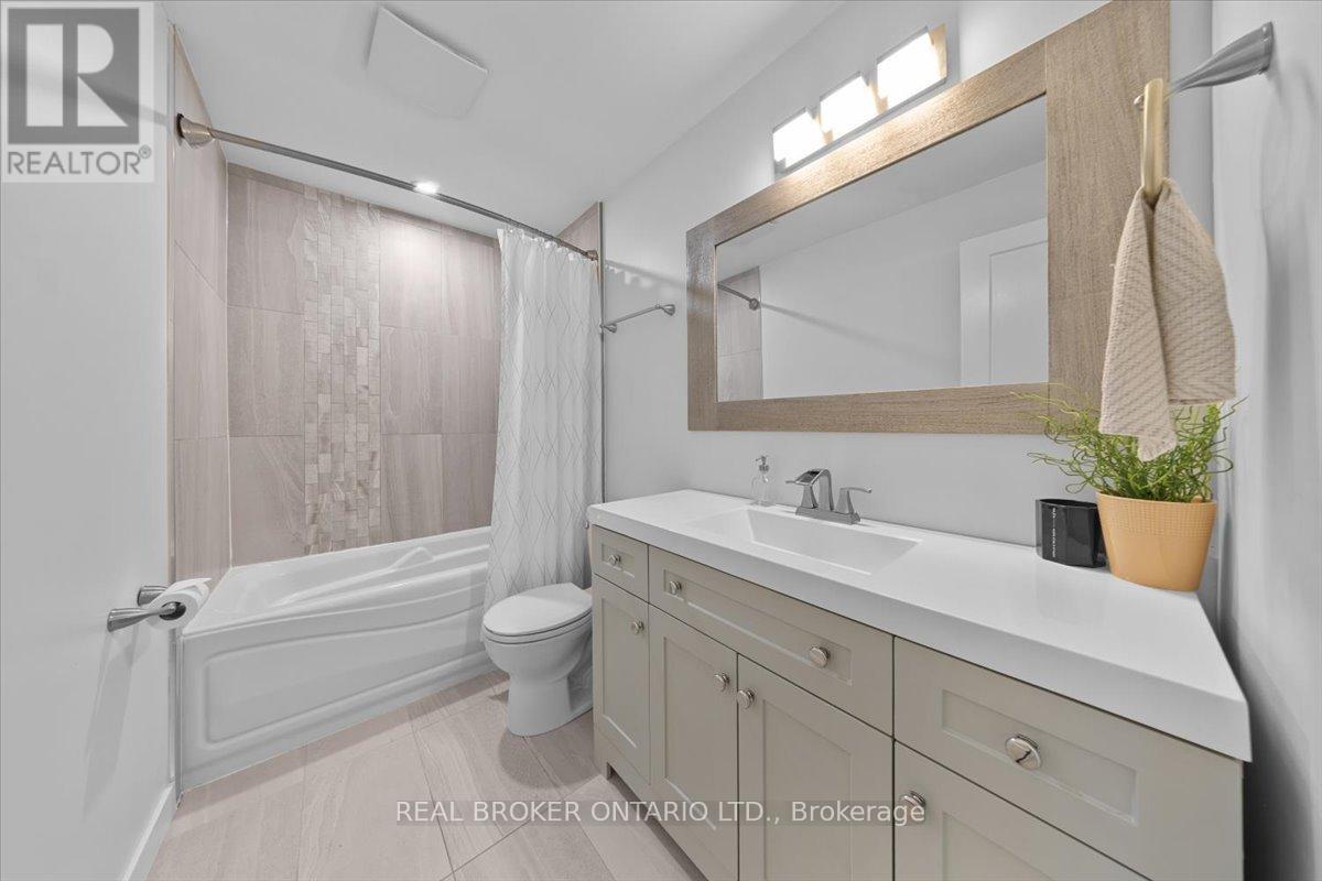 2049 Stonehenge Crescent