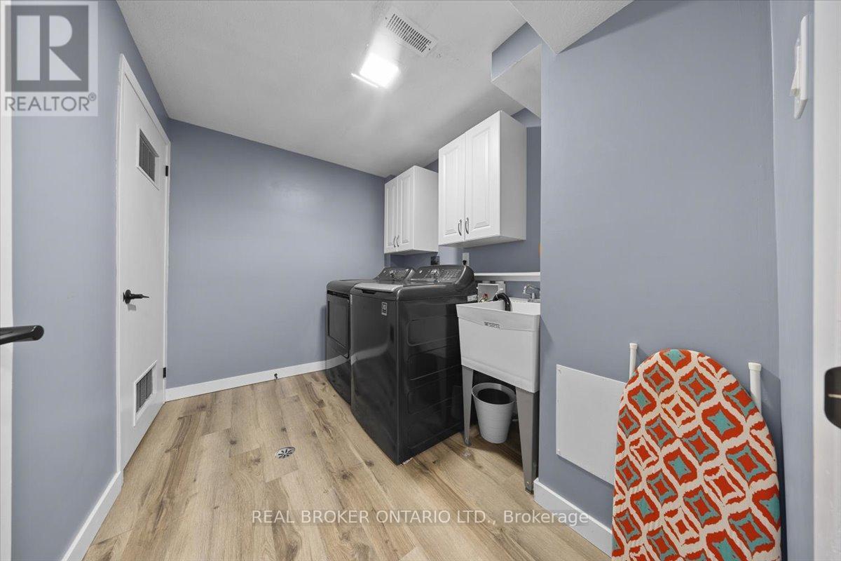 2049 Stonehenge Crescent