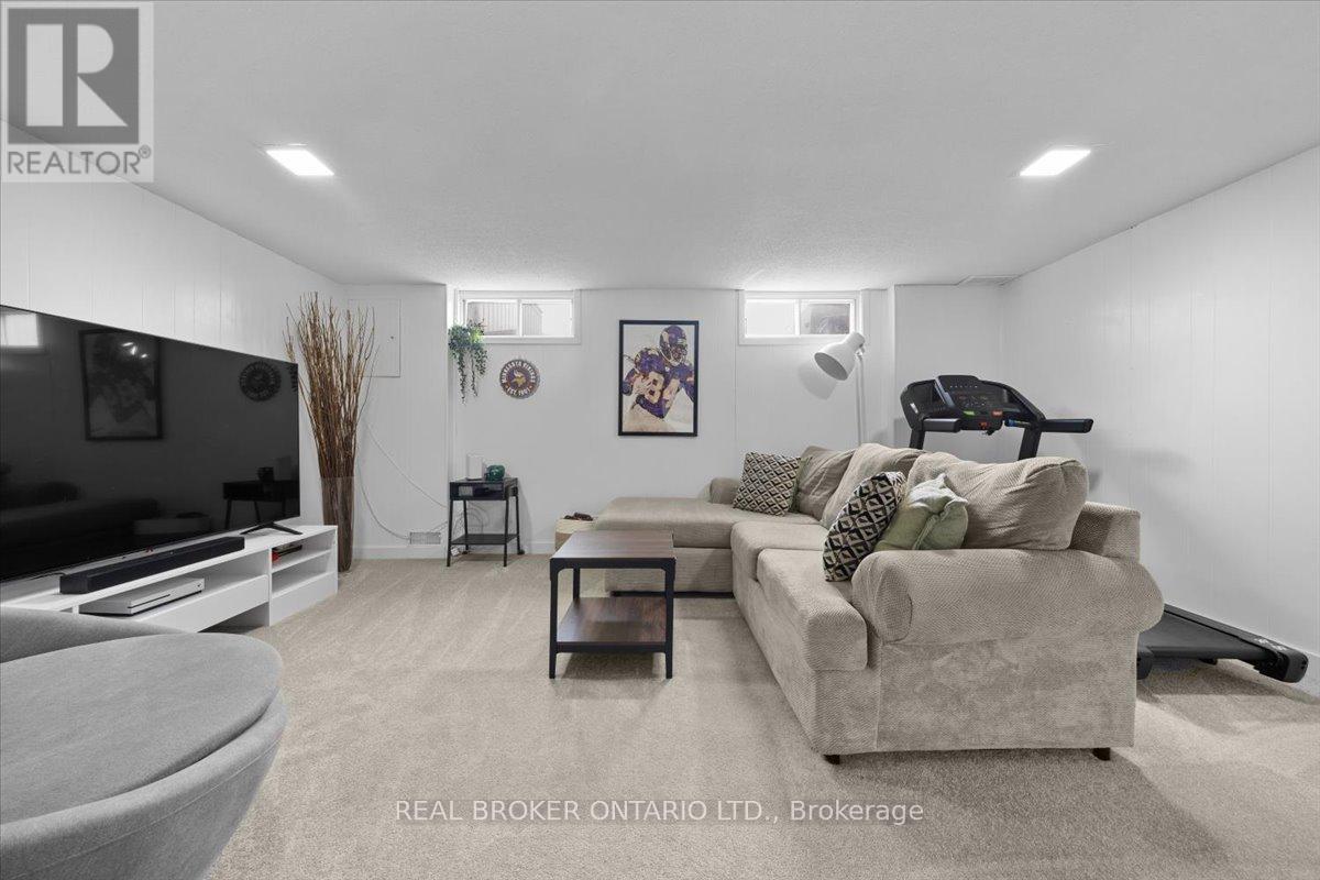 2049 Stonehenge Crescent