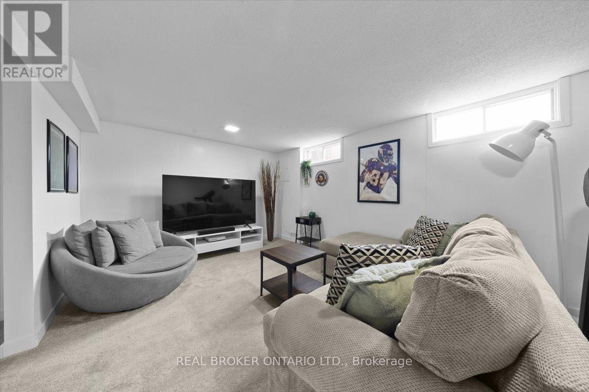 2049 Stonehenge Crescent