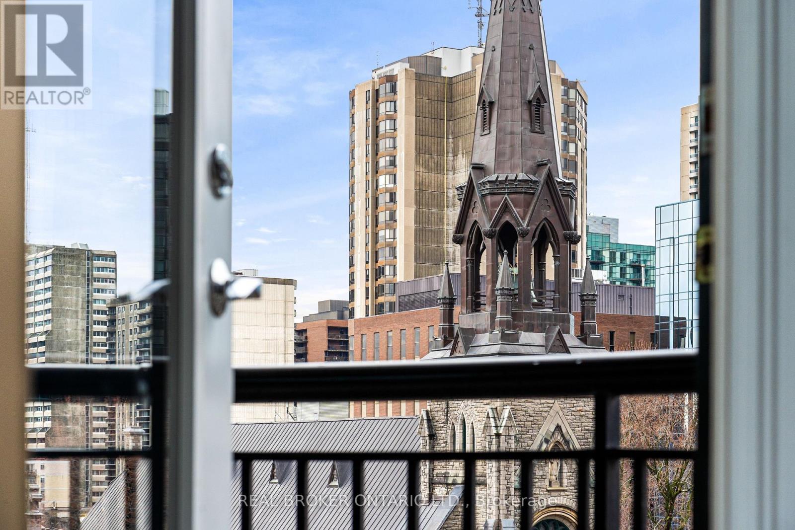 810 - 235 Kent Street