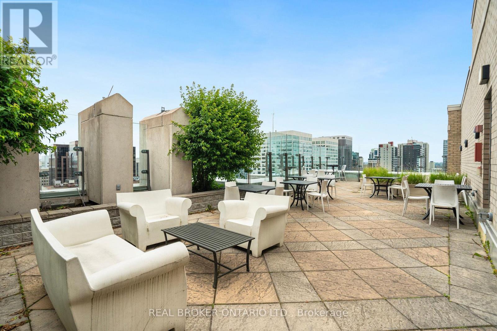 810 - 235 Kent Street