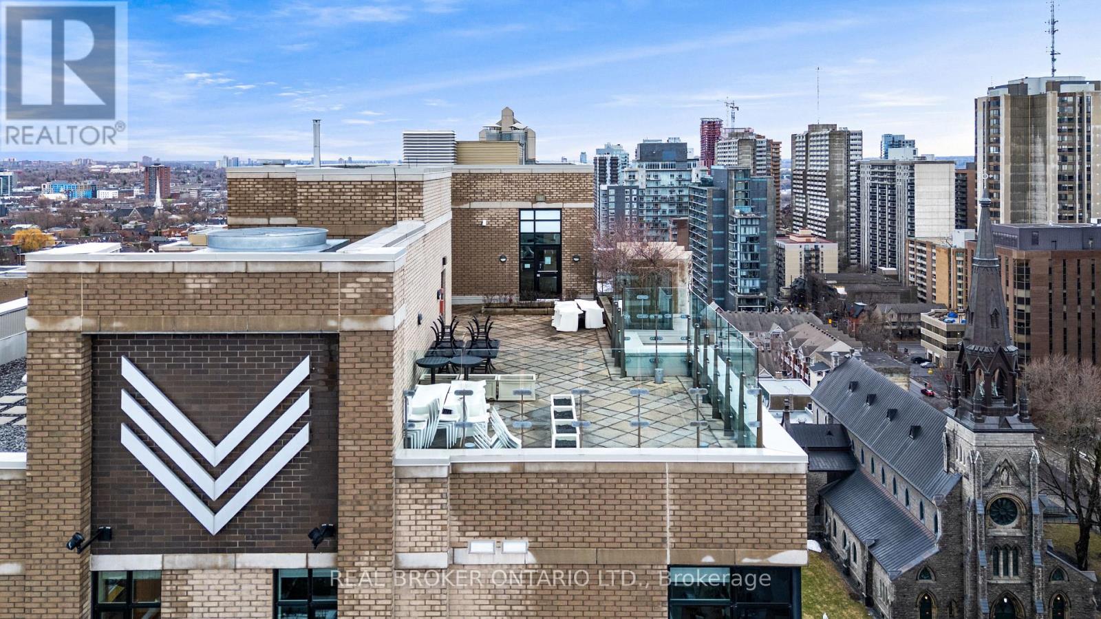 810 - 235 Kent Street