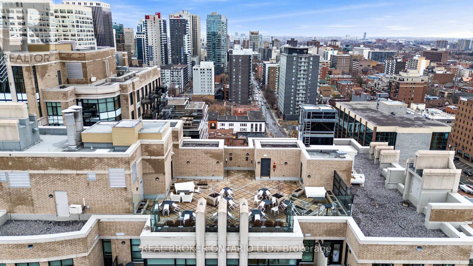 810 - 235 Kent Street