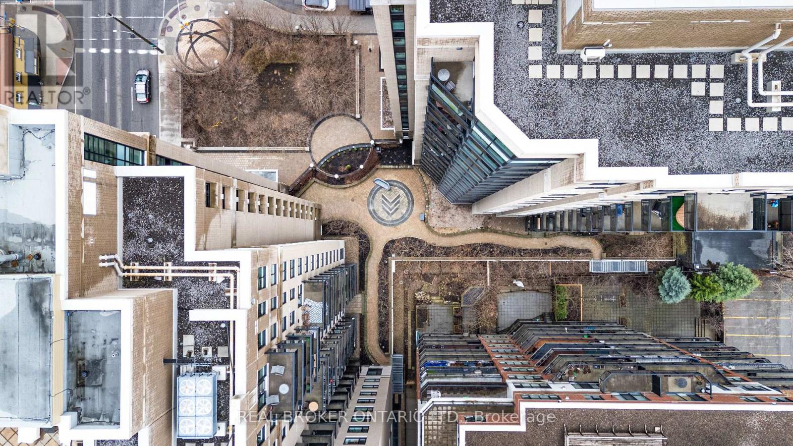 810 - 235 Kent Street