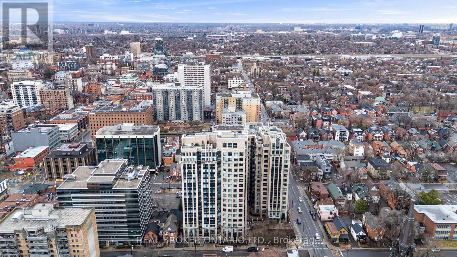 810 - 235 Kent Street