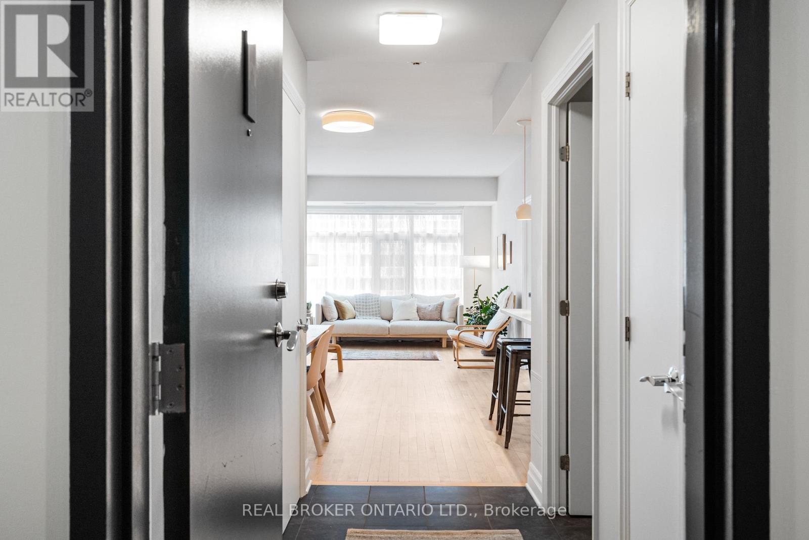 810 - 235 Kent Street