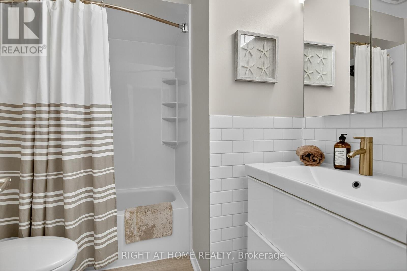 24 Manhattan Crescent