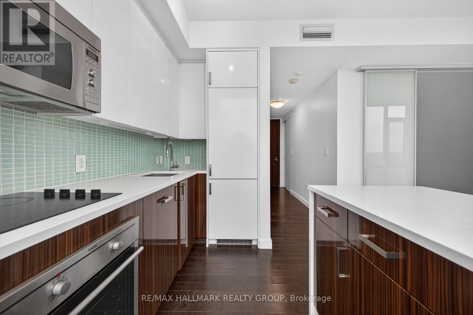 705 - 201 Parkdale Avenue