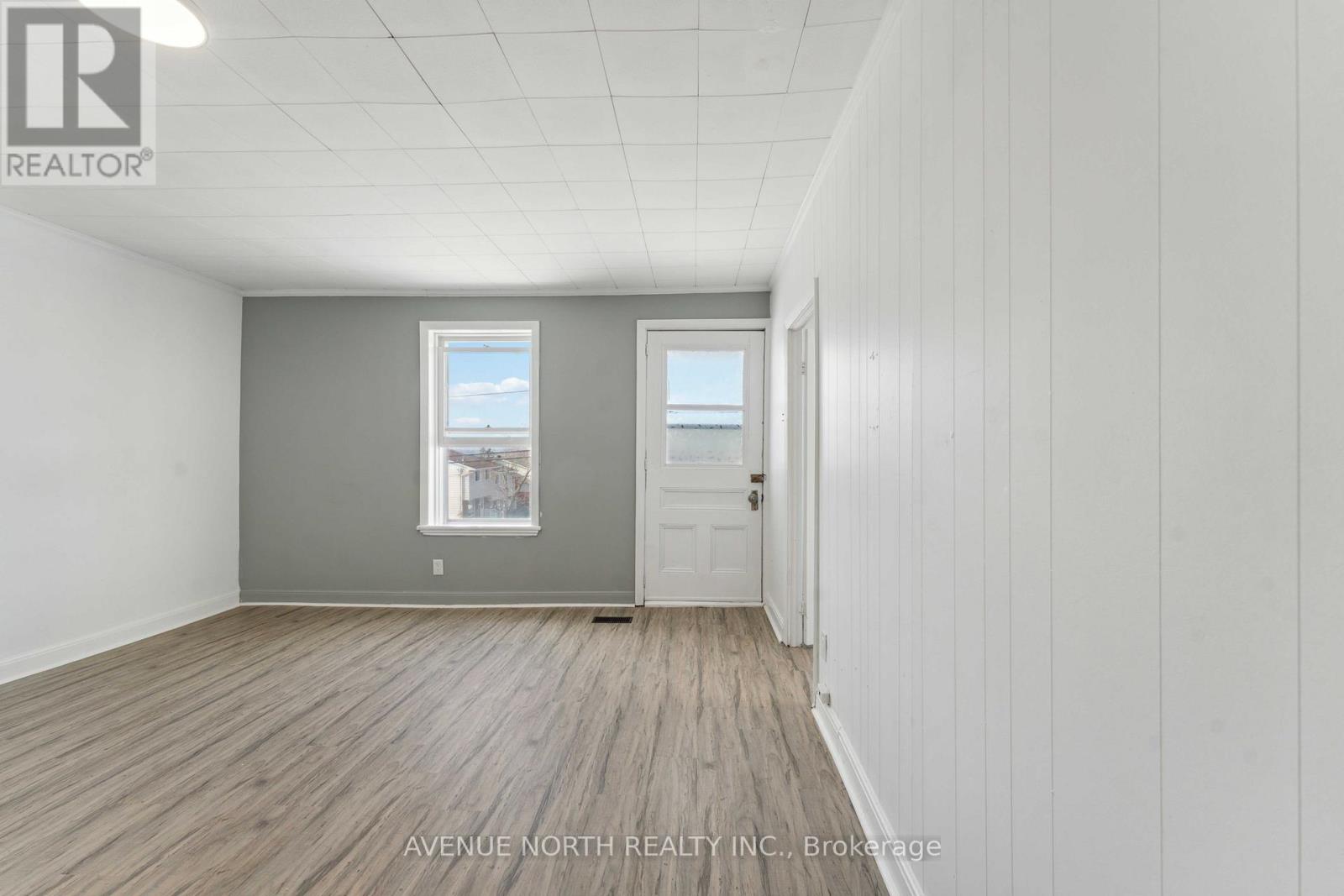 6958 Notre Dame Street