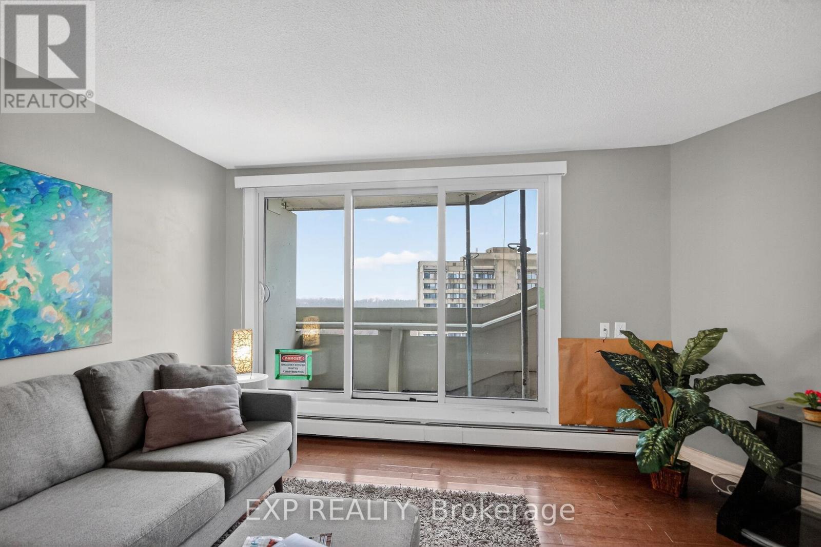 2009 - 1171 Ambleside Drive