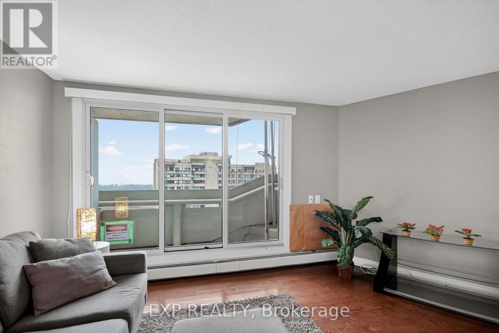 2009 - 1171 Ambleside Drive