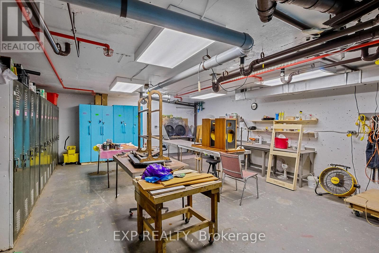 2009 - 1171 Ambleside Drive