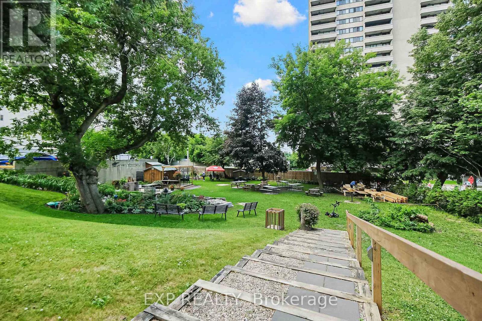 2009 - 1171 Ambleside Drive