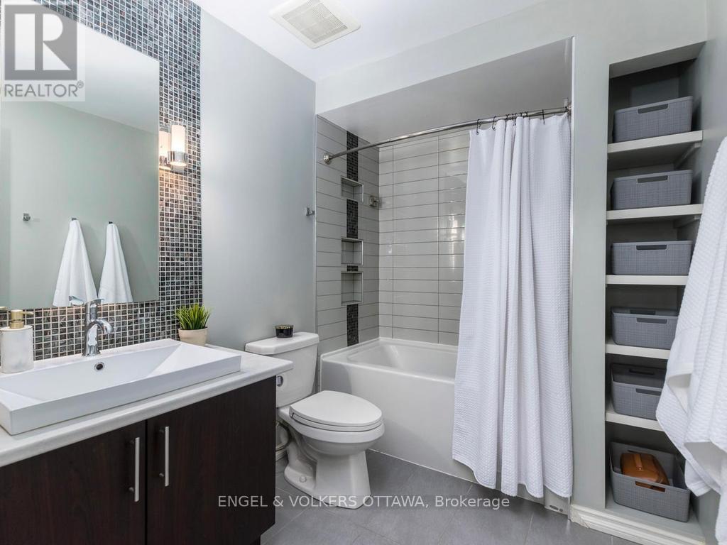 31 Castlegreen Private