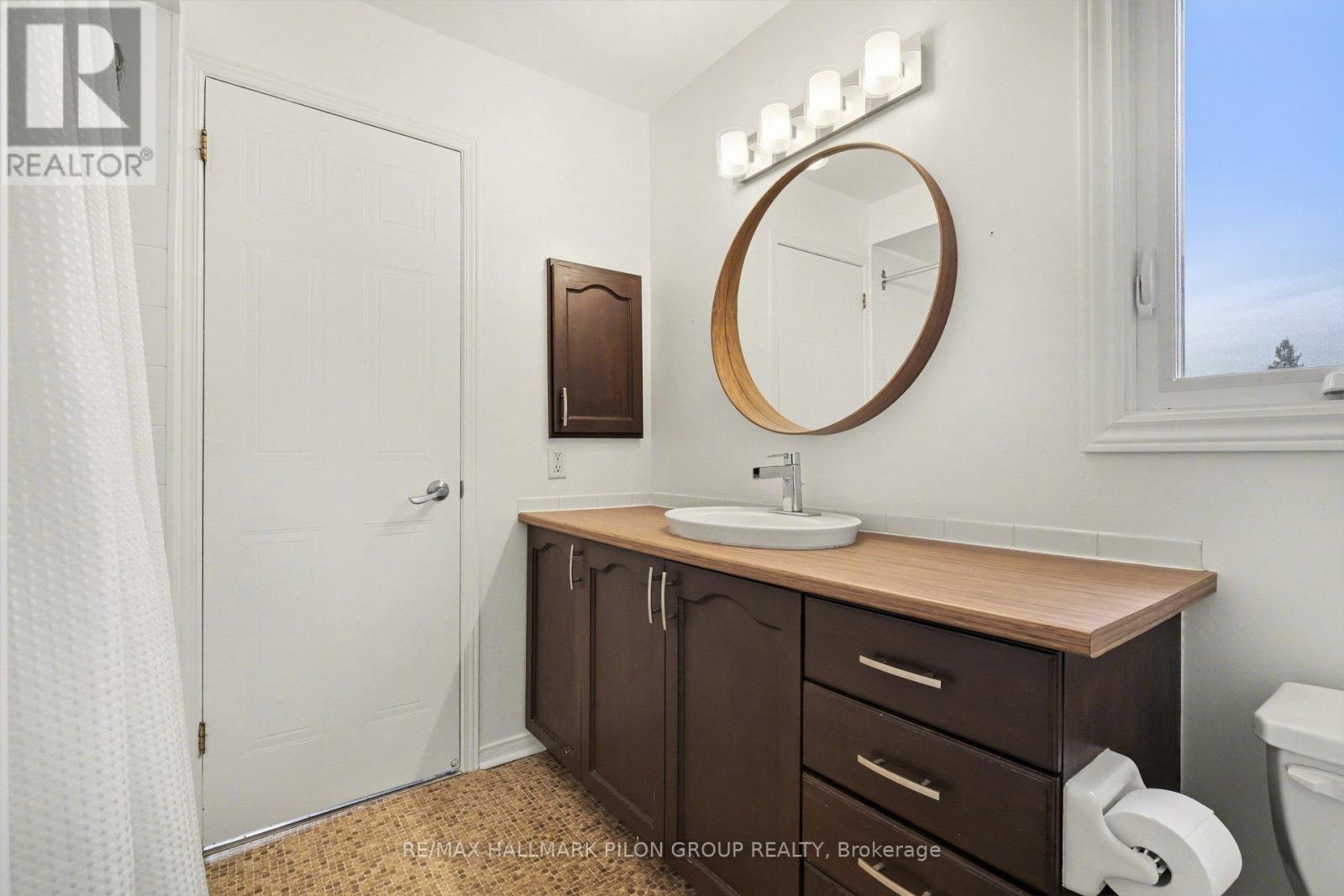 1121 Gablefield Private