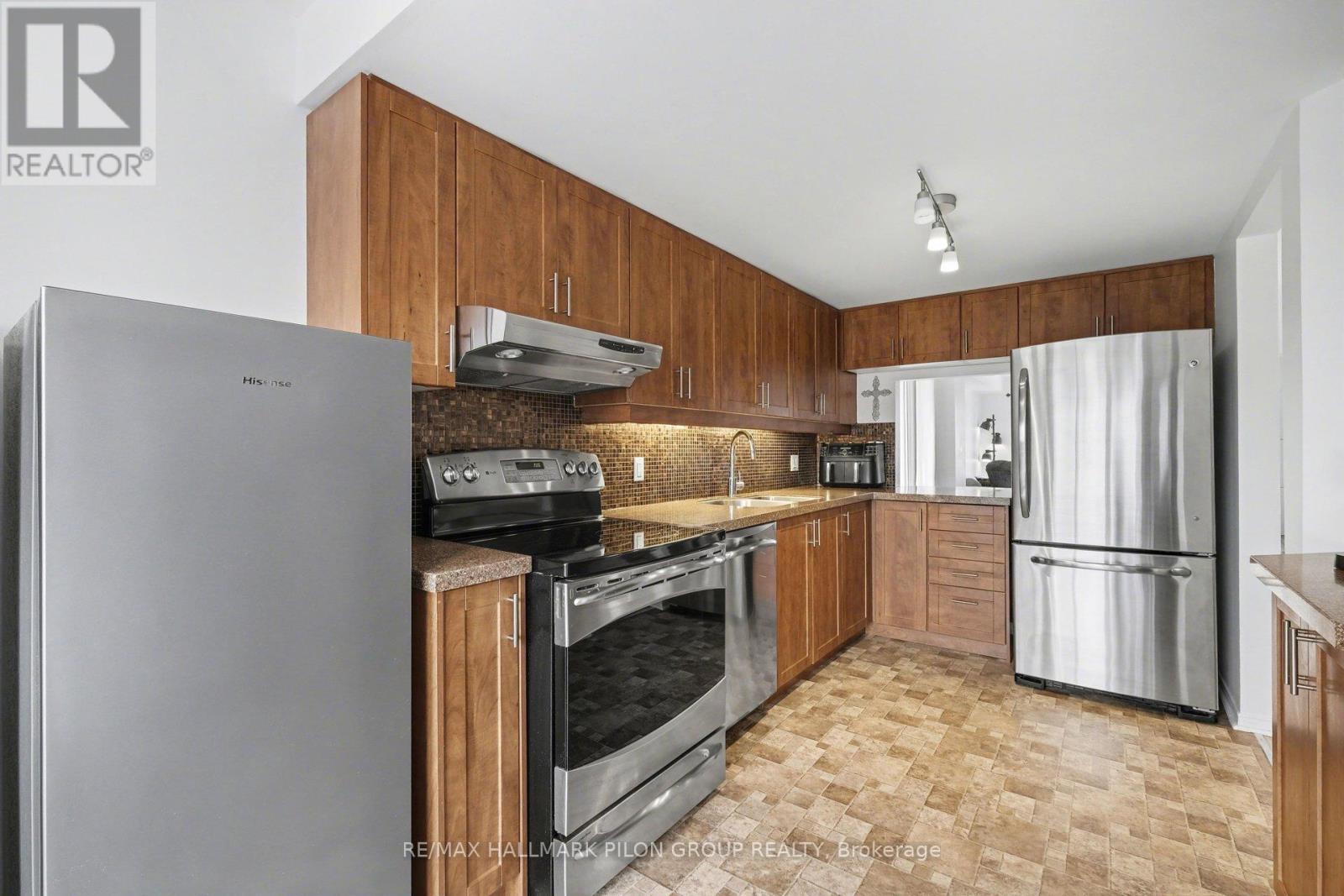 1121 Gablefield Private