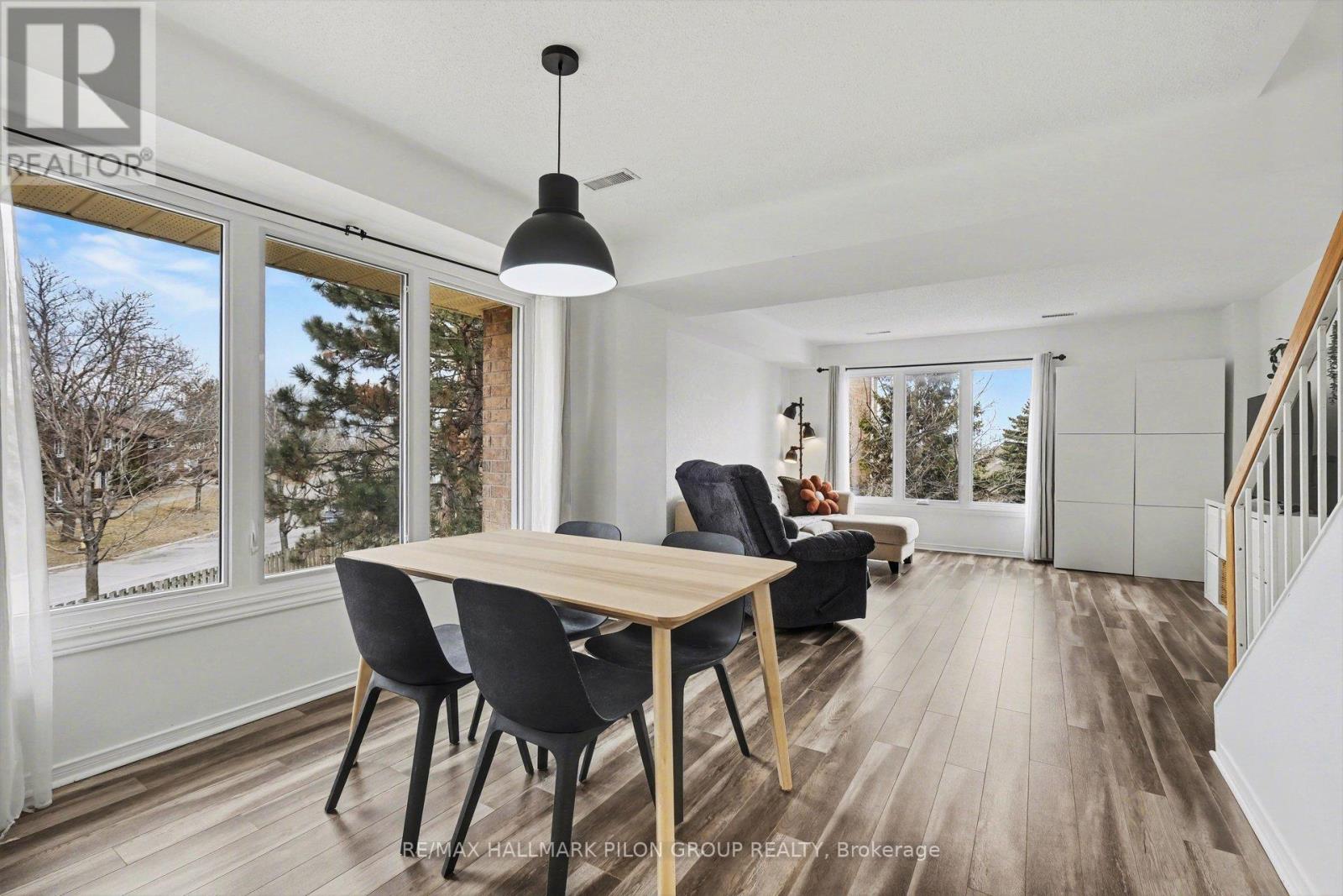 1121 Gablefield Private