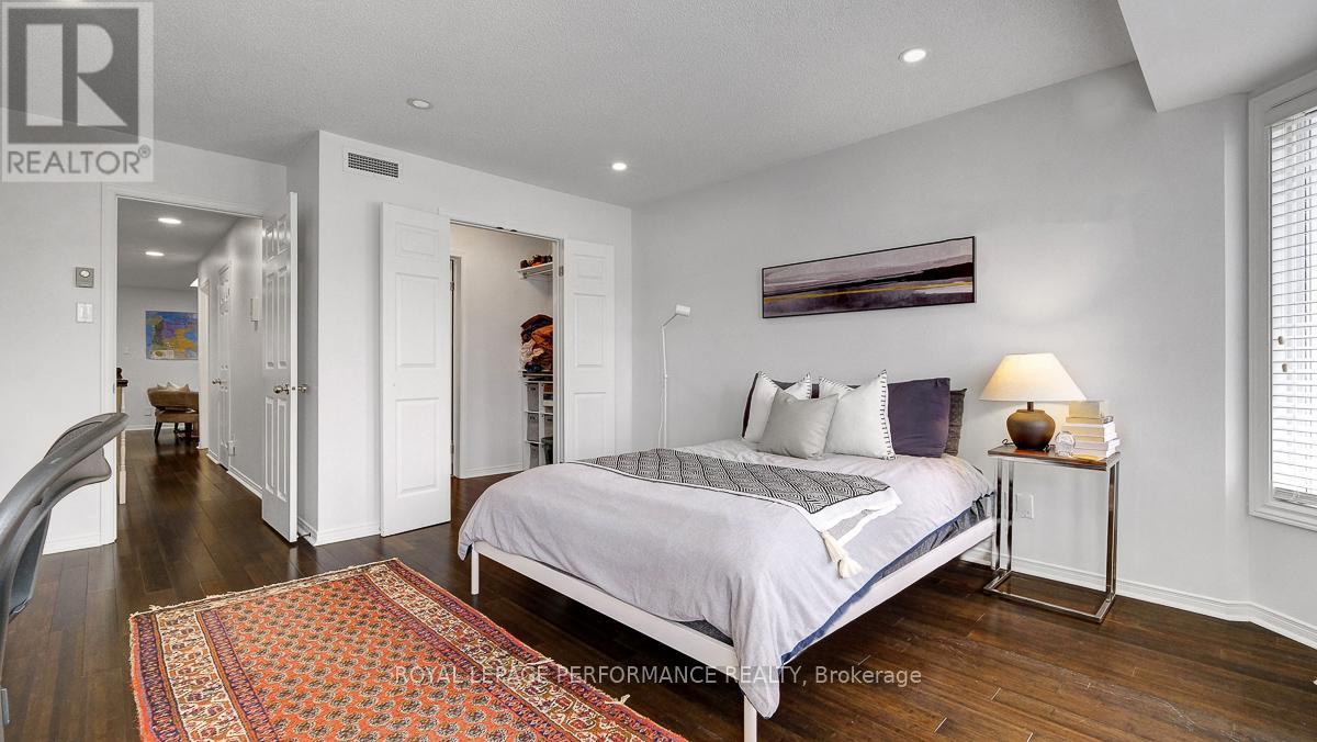 2d - 4 Columbus Avenue