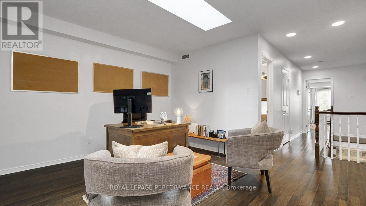 2d - 4 Columbus Avenue