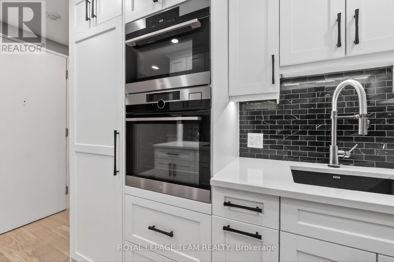 2012 - 515 St Laurent Boulevard