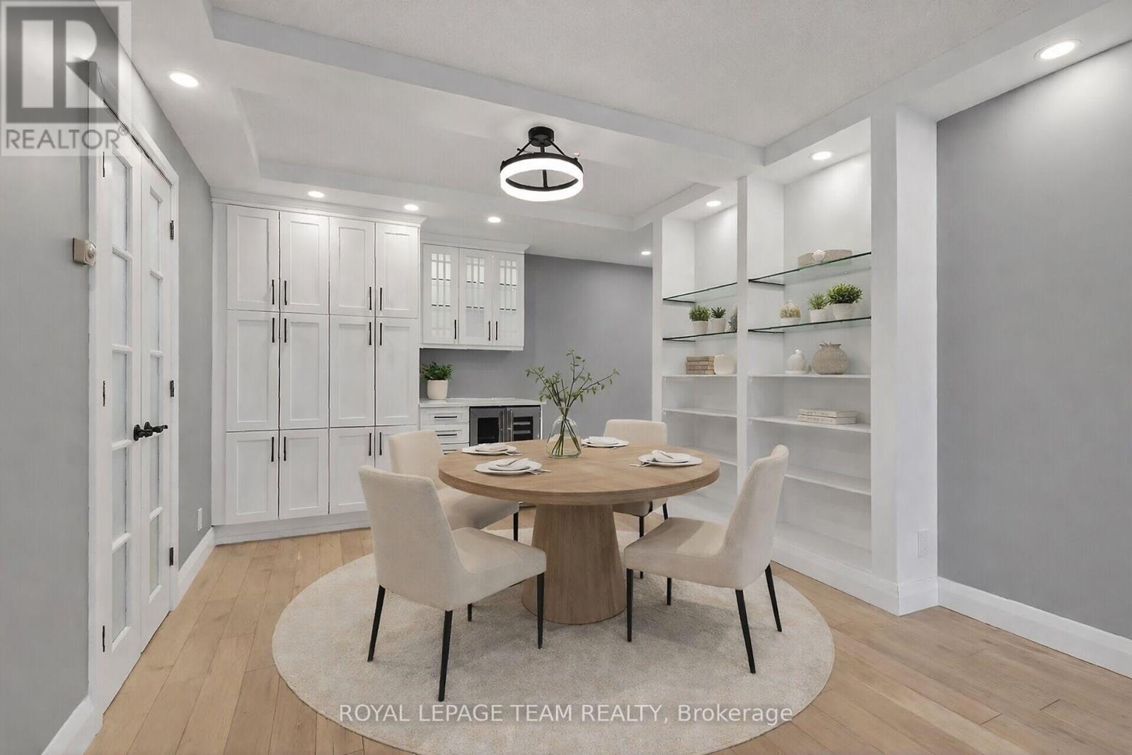 2012 - 515 St Laurent Boulevard