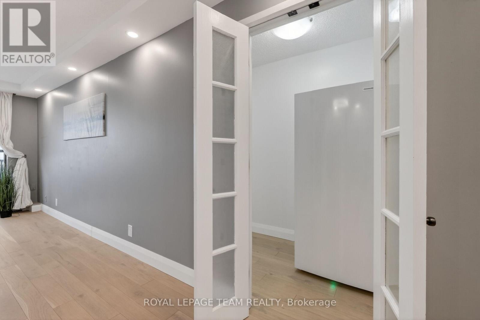 2012 - 515 St Laurent Boulevard