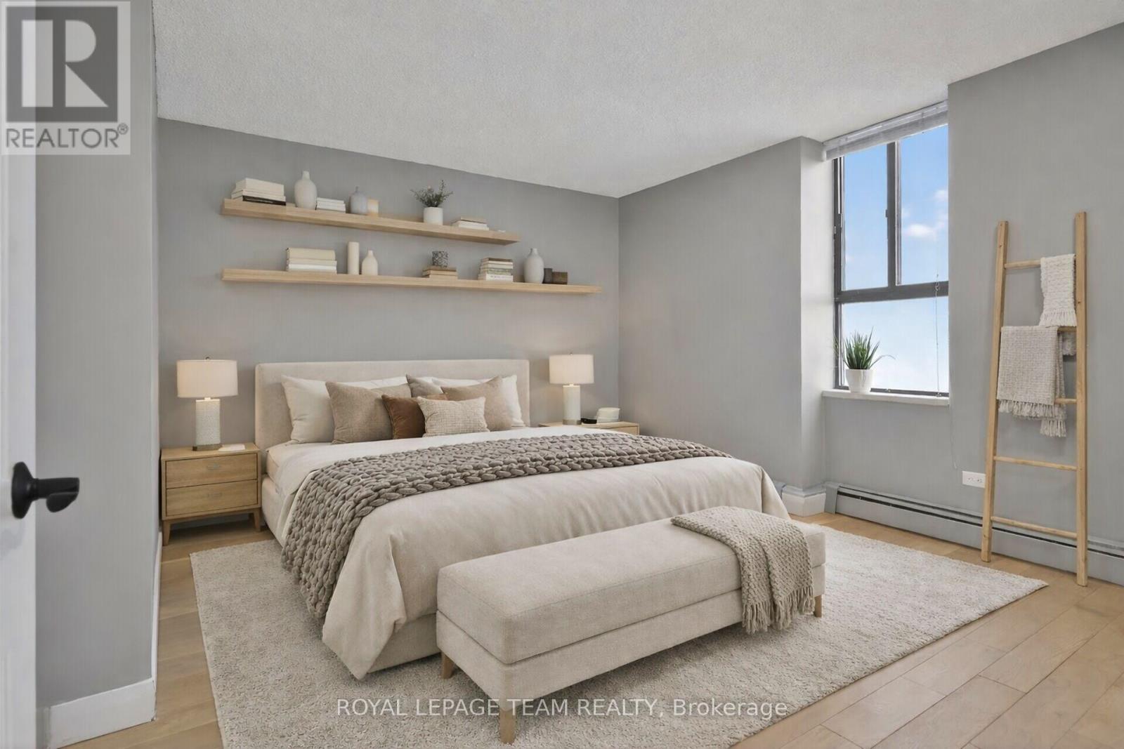 2012 - 515 St Laurent Boulevard