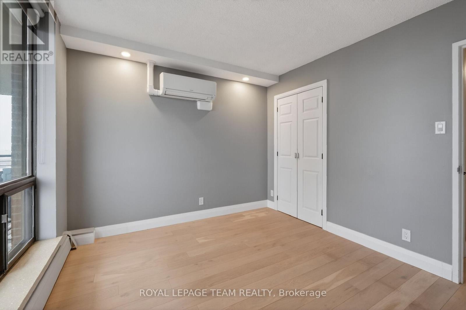 2012 - 515 St Laurent Boulevard