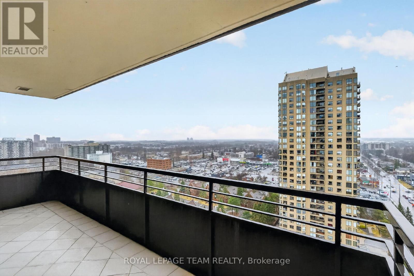 2012 - 515 St Laurent Boulevard