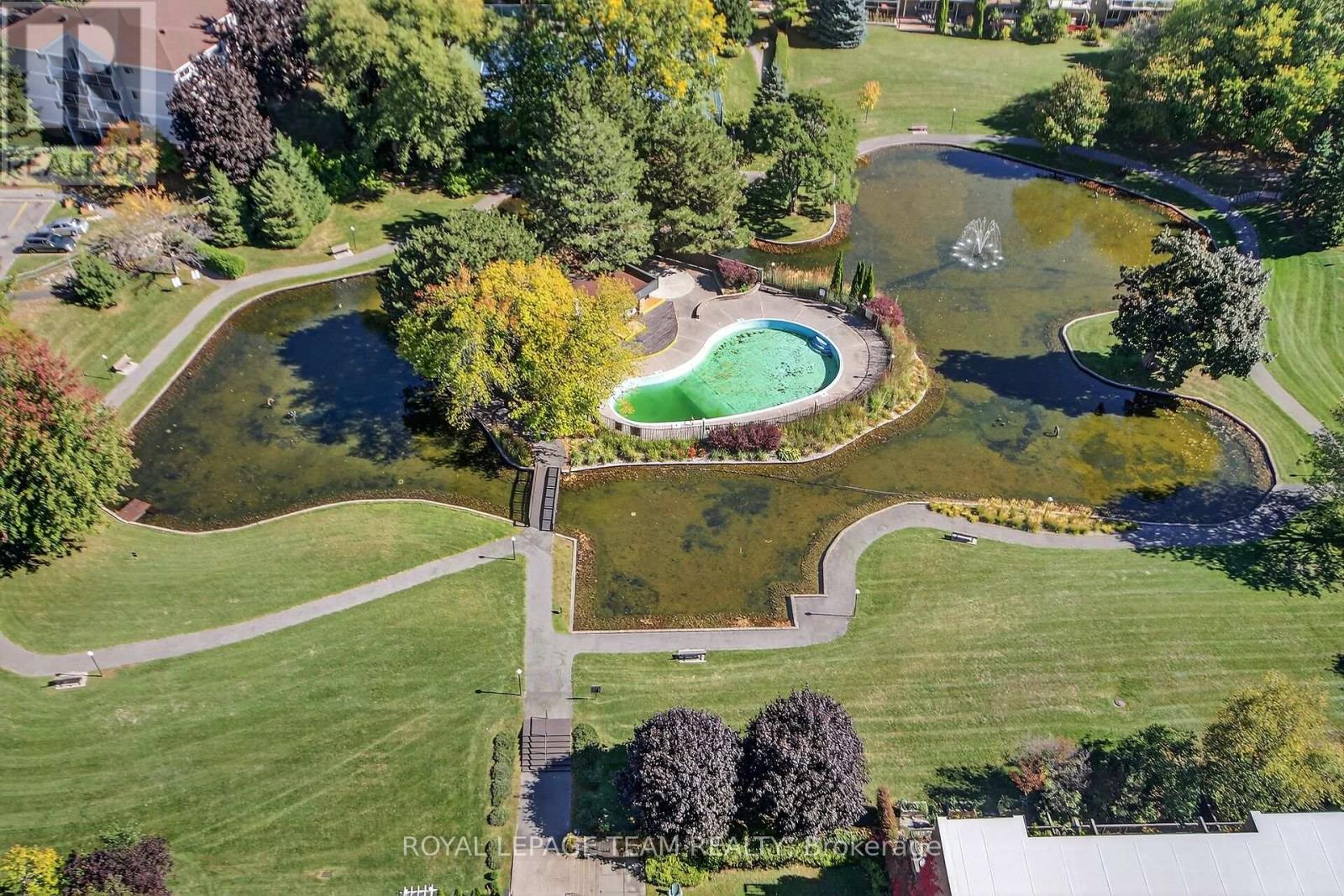 2012 - 515 St Laurent Boulevard