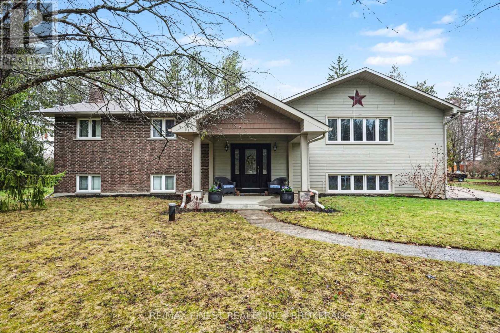 2518 Rideau Ferry Road