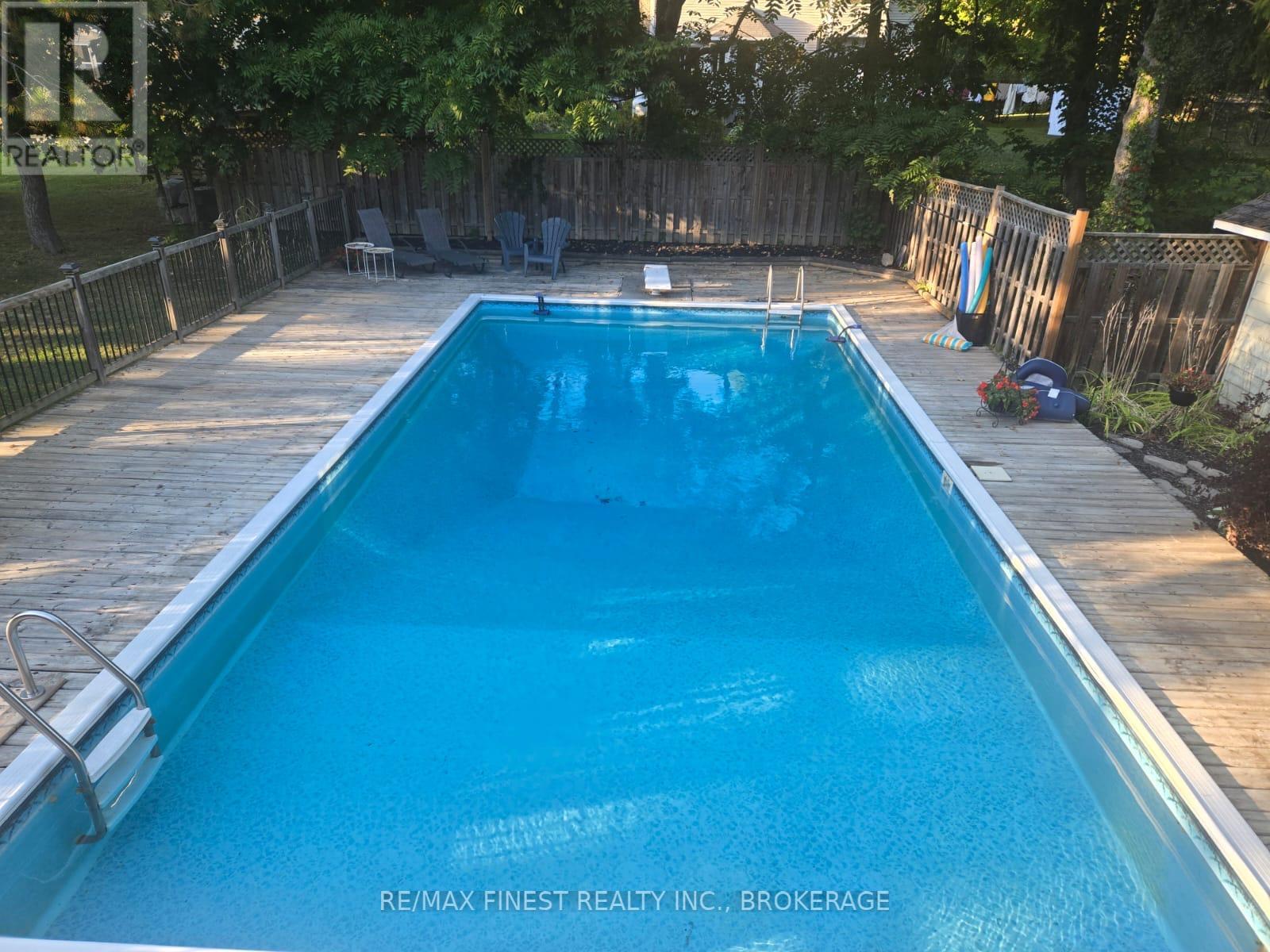 2518 Rideau Ferry Road