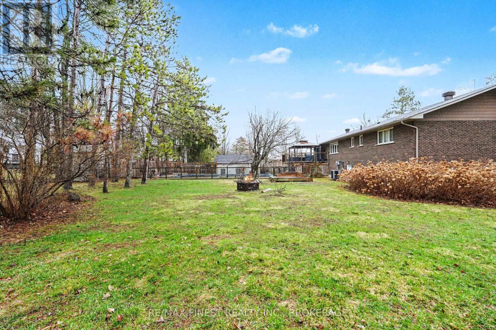 2518 Rideau Ferry Road