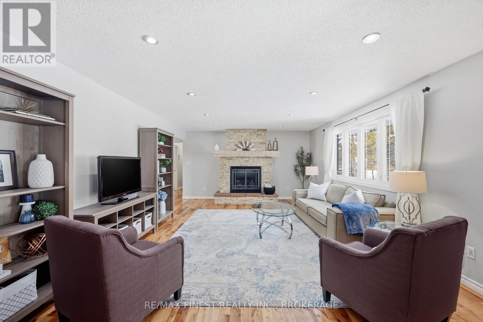 2518 Rideau Ferry Road