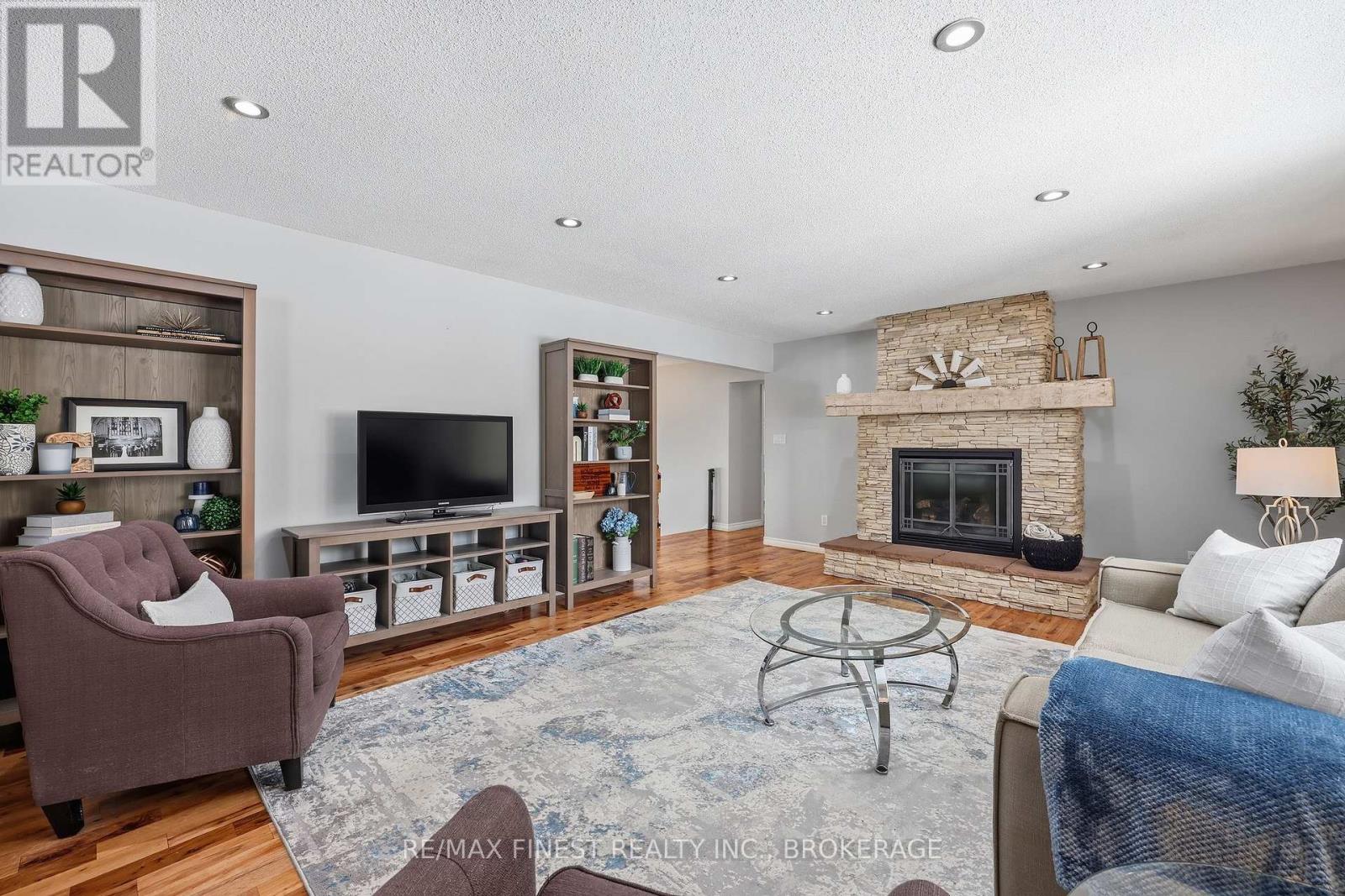 2518 Rideau Ferry Road